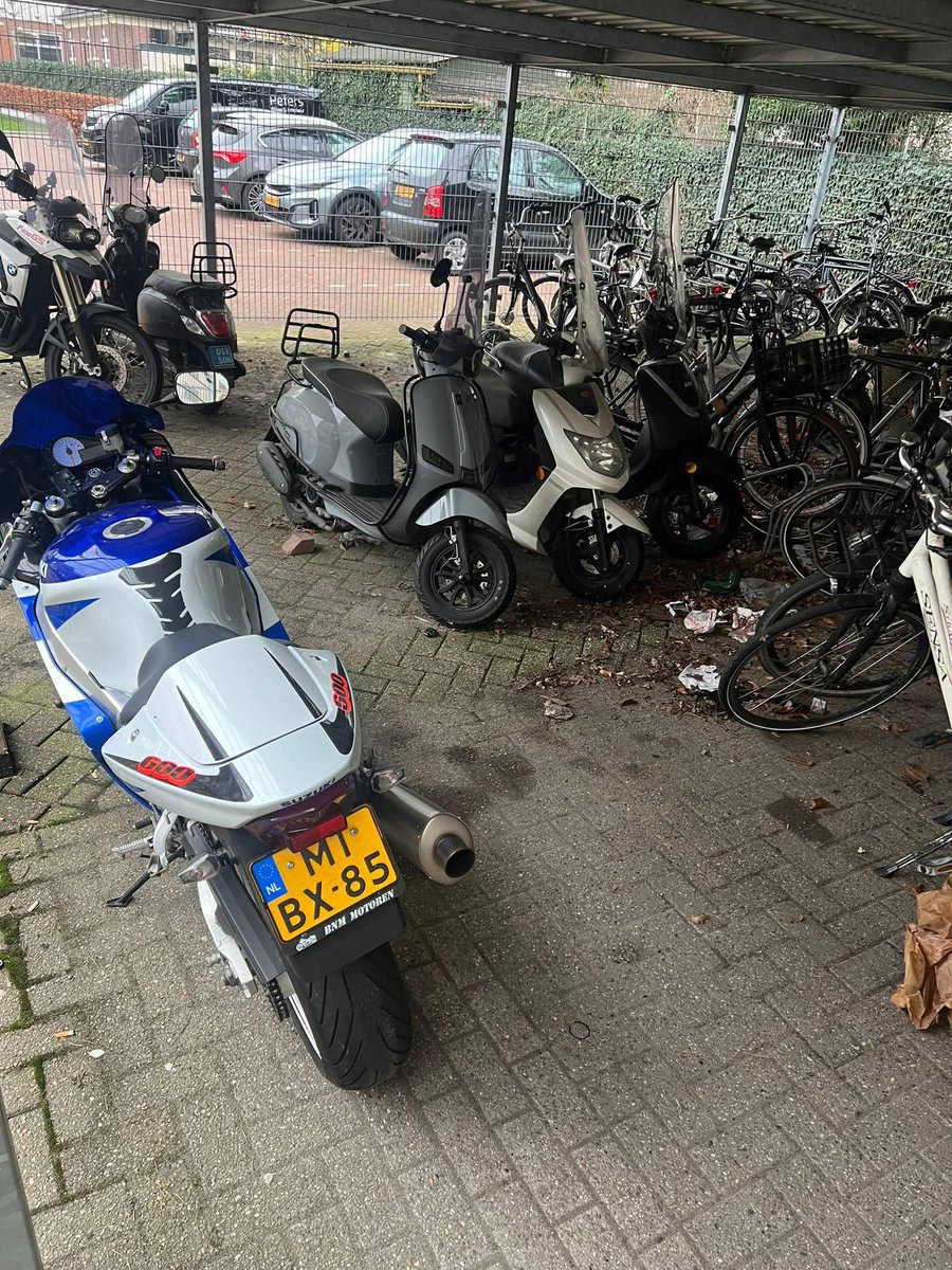 #gestolen #Motor Gestolen Nederland 
✅ Datum Gestolen:  22/23 -12-2025
✅ Gestolen te  : Apeldoorn (centrum)
✅ Merk: Suzuki 
✅ Model : GSX1250FA
✅ Kenteken: 12-MB-KH
✅ Vin/Chassisnr: ***
✅ Bouwjaar: 05-07-1988
✅ Kleur: Blauw
✅ Bijzonderheden: gele velgen.