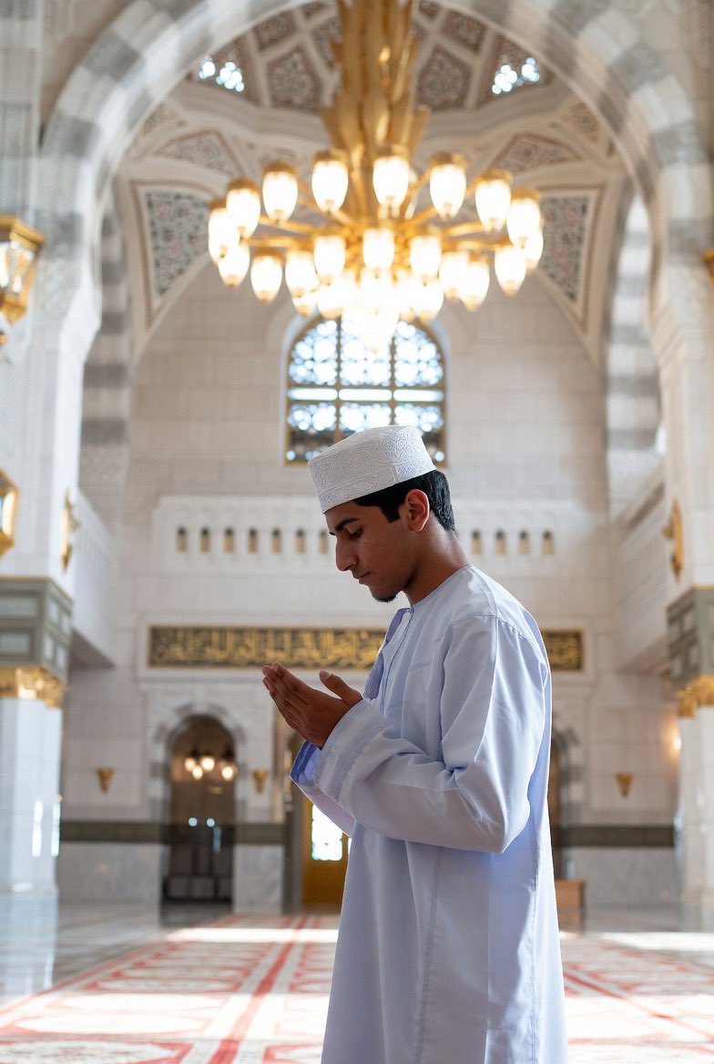 فلتكن الجمعة محطة شحنٍ روحي، وبداية خير، وفرصة لمراجعة النفس، وبناء جسور المحبة، ونشر التفاؤل بين الناس.
اللهم اجعل جمعتنا عامرةً بذكرك، مزدانةً بالألفة، مفعمةً بالخير، واكتب لنا فيها قبولًا، وتوفيقًا، وبركةً لا تزول.