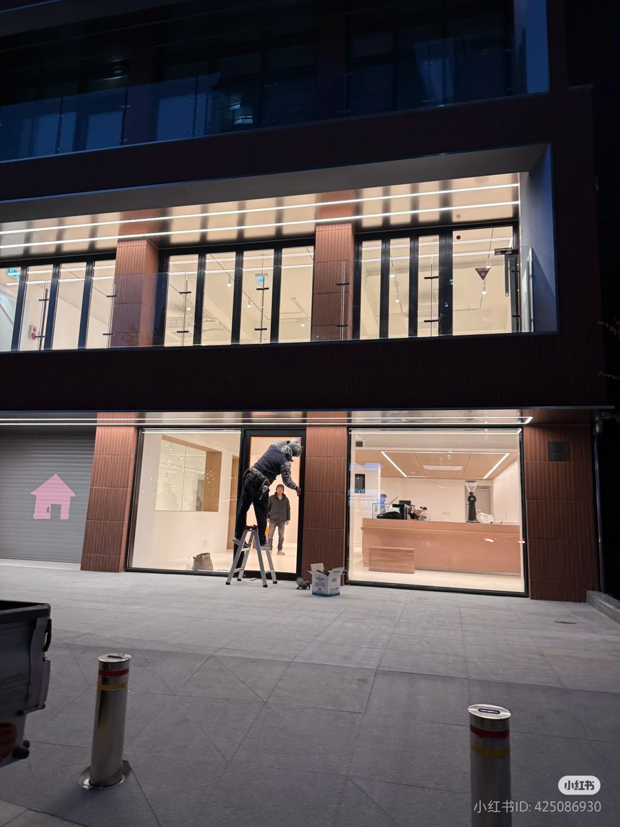 dieyanakhj's tweet image. COFFEE MACHINES ARE BROUGHT IN AND BEING INSTALLED!! 😭🥹

HARU IS REALLY COMING BACK REAL SOOOON (in ODE's building) 🥹🥹🥹🥹😭😭😭😭💕💕💕💕💕

©BabeZoe