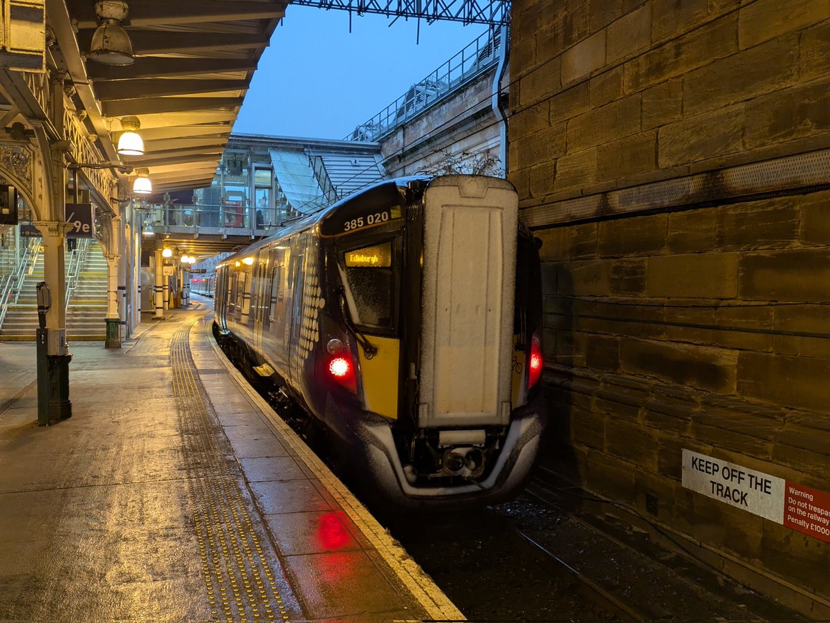 SteelCityDog_'s tweet photo. Revisiting a photo for Boxing Day...

A pair of @ScotRail #Class385 EMUs, with 385020 closest to the camera, are seen at Edinburgh Waverley during Storm Bert.

And I can look forward to seeing these again... An Idiot Aboard XXI, coming soon (in the new year). https://t.co/oy9lN0VSlE