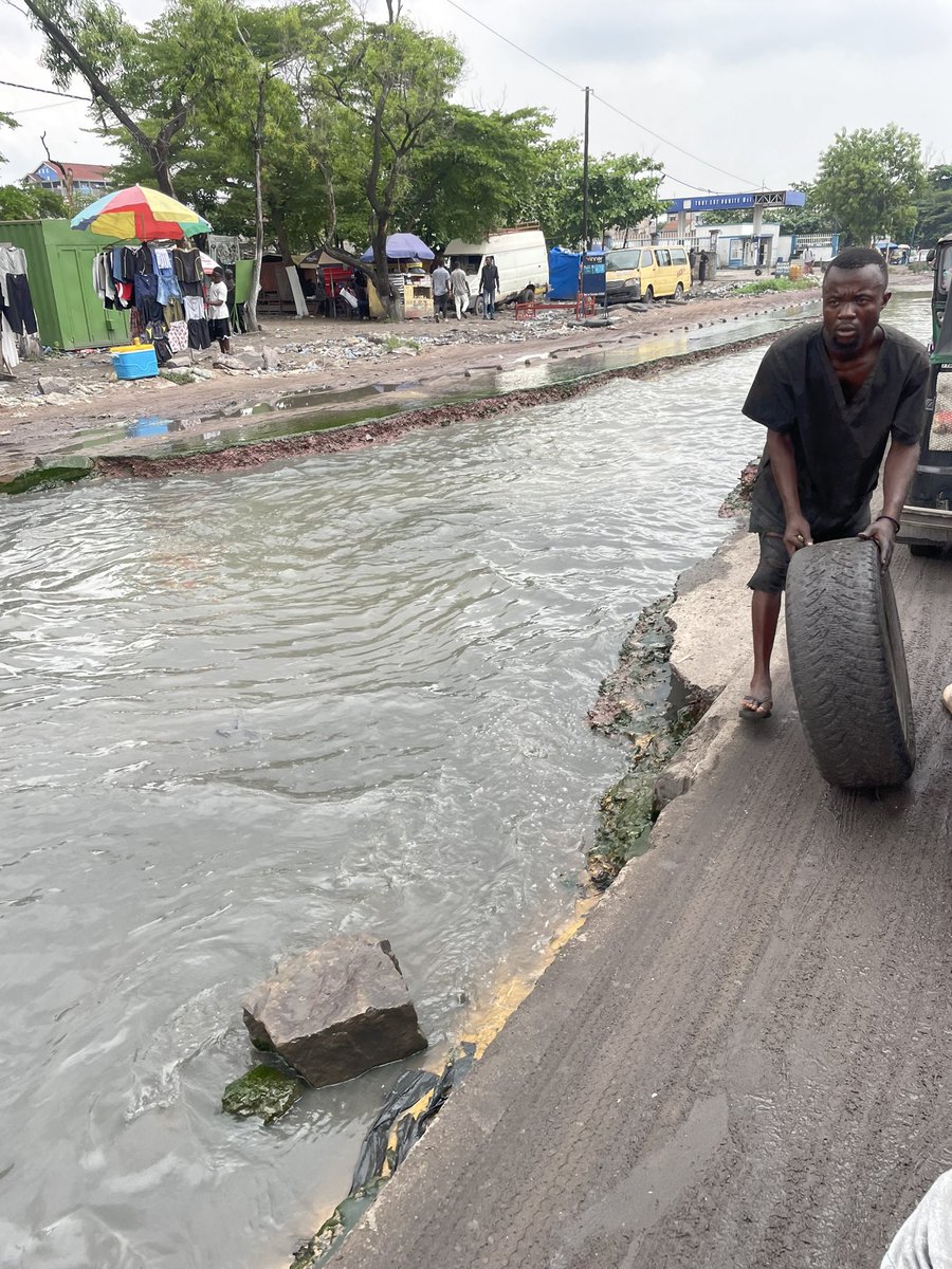 makengowelcome's tweet photo. #DRC

Avenue université, non loin du rond point Ezo. https://t.co/mk3oziNB6t