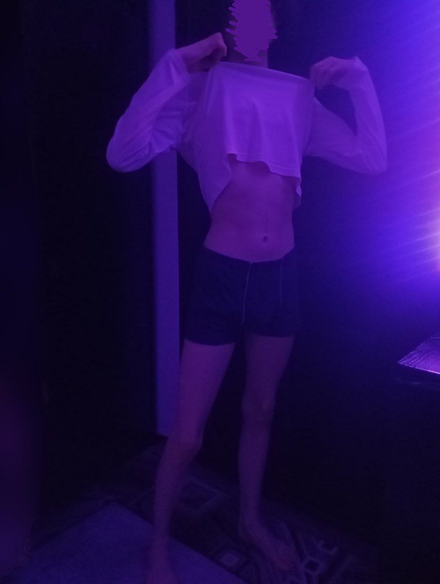 Happy Christmas to everyone ☺️

#femboy #femboi #legs #feet #cute #posing #body #beautiful #student #yaoi #kawaii #hands #torso #tummy