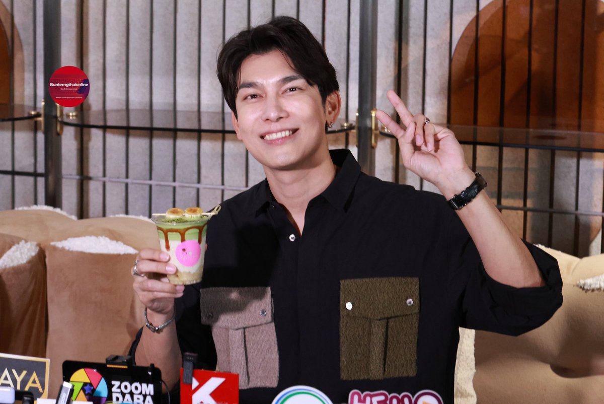 Bunterngonline's tweet image. 📷 มิว  ศุภศิษฎ์”🎙️ในงานเปิดตัวซิงเกิลใหม่ ✨✨✨
MEW MISSESME OUT NOW
#MissEsme
#MissEsmePromo
#MewSuppasit