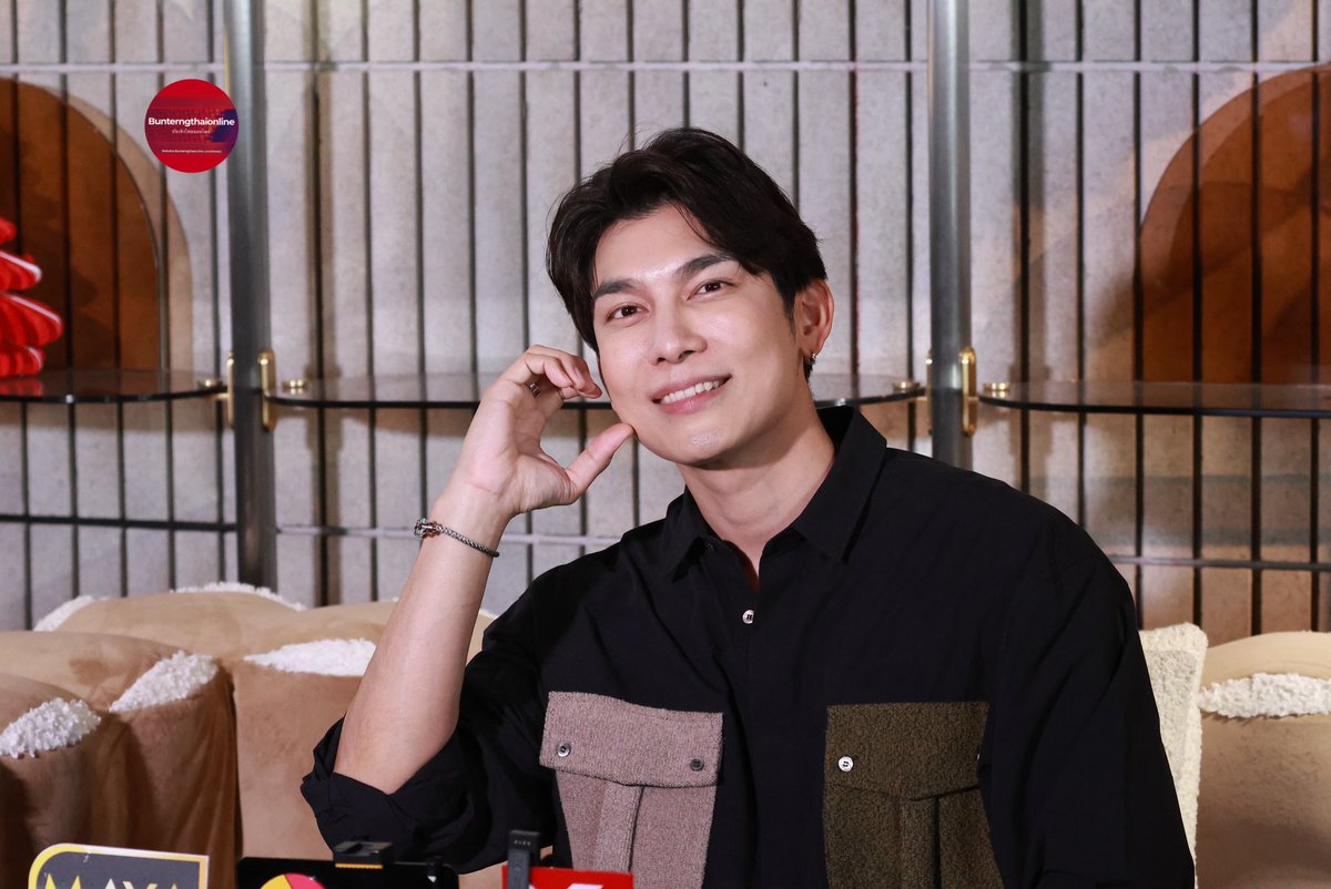 Bunterngonline's tweet image. อีกset📷✨ มิว  ศุภศิษฎ์”🎙️ในงานเปิดตัวซิงเกิลใหม่ ✨✨✨
MEW MISSESME OUT NOW
#MissEsme
#MissEsmePromo
#MewSuppasit