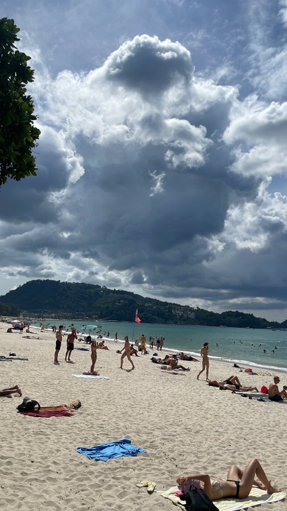 Kl0AH's tweet photo. Sunburns stories loading…☀️ https://t.co/WXFgRjQC0g