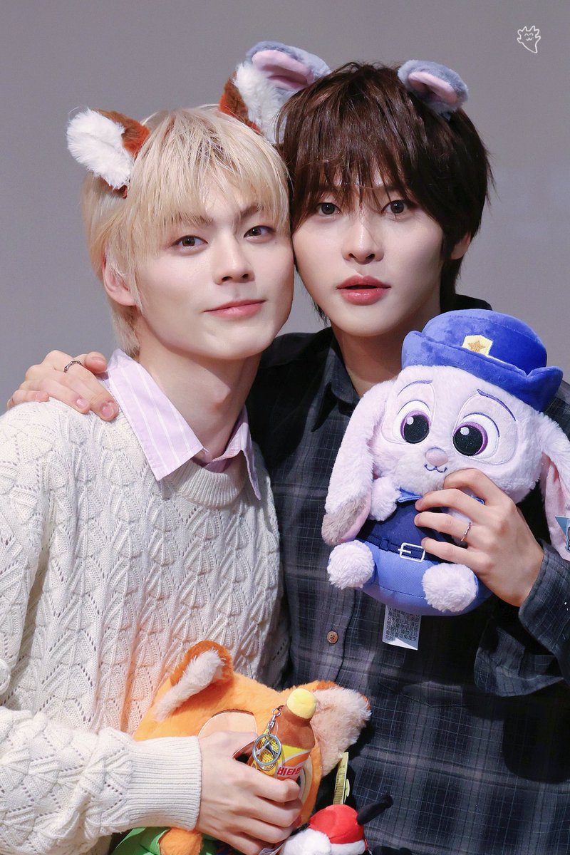 s2kimong's tweet photo. 251224 🦊🐰 

#파우 #POW 
#홍 #HONG  #현빈 #HYUNBIN https://t.co/qMEb3soCuV