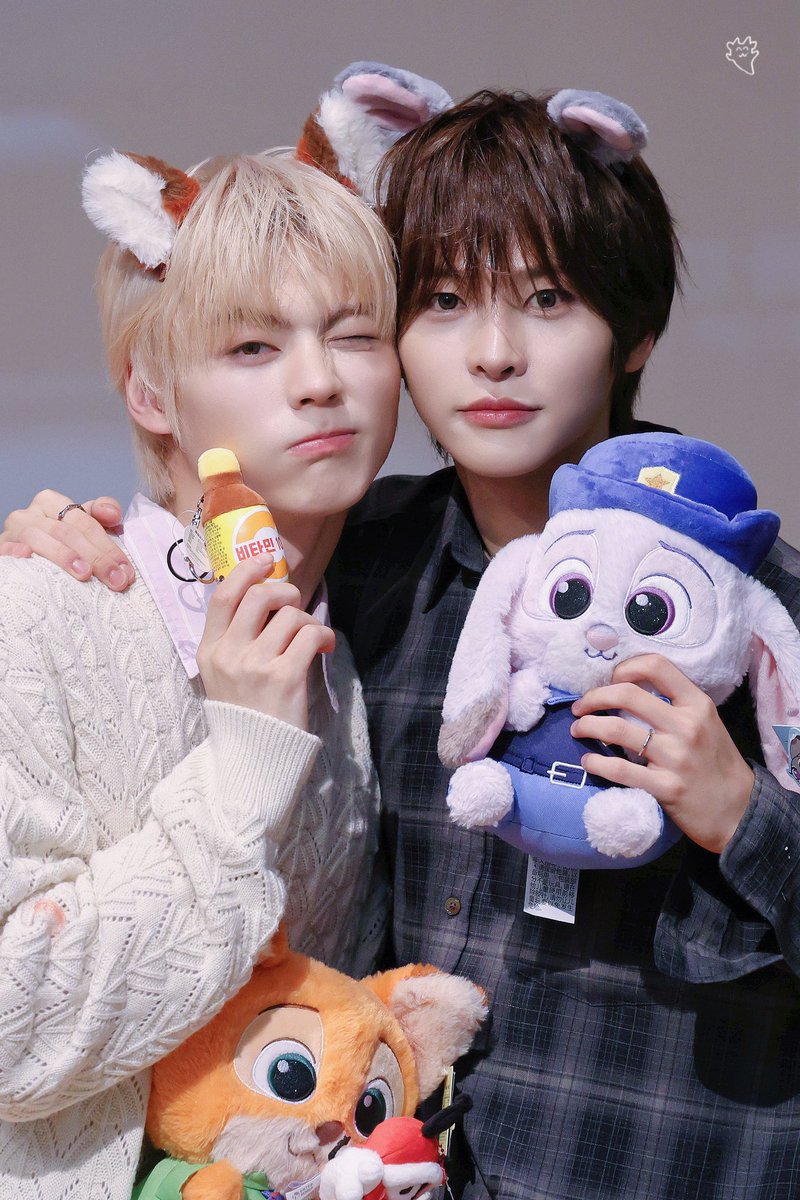 251224 🦊🐰 

#파우 #POW 
#홍 #HONG  #현빈 #HYUNBIN