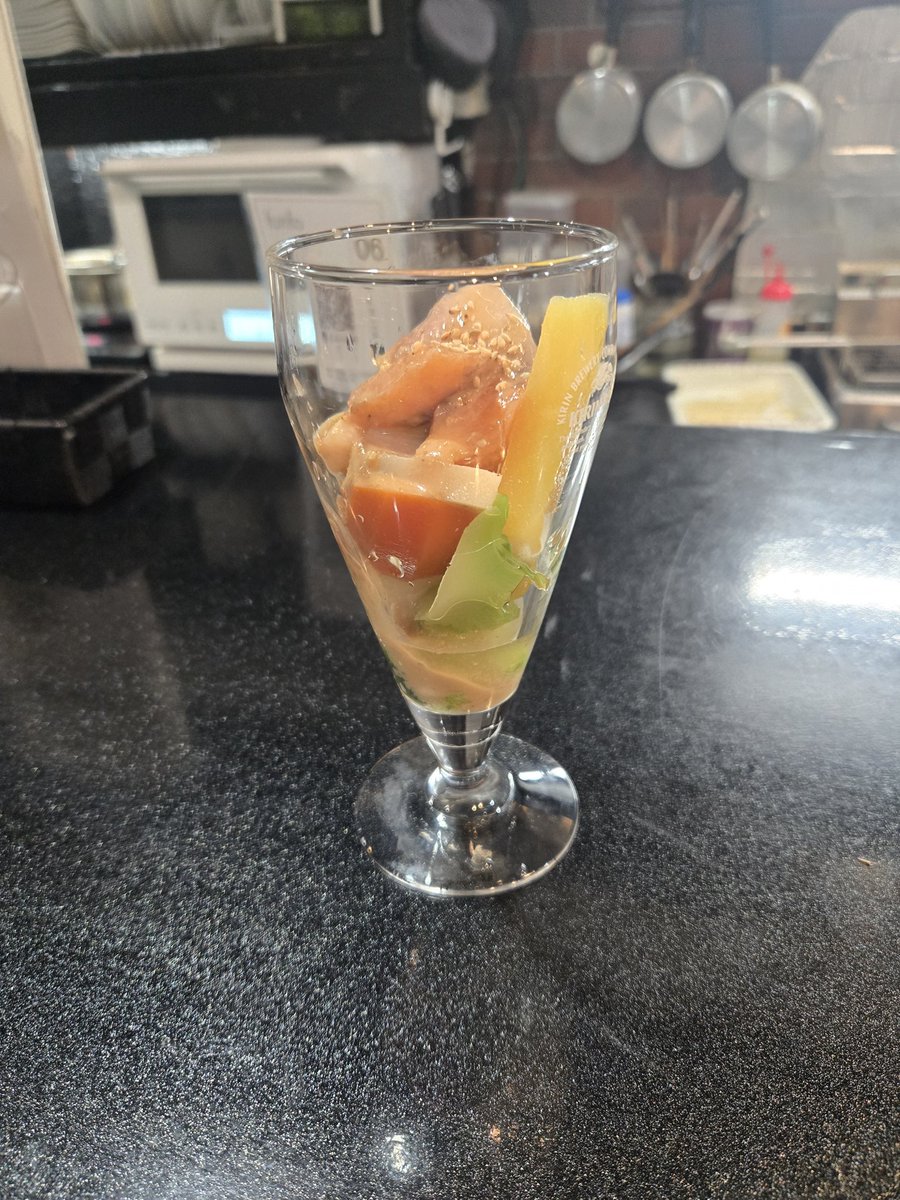 shiny_72's tweet photo. @shenasandesu 久々のメシテロ回との事で投稿します！今回は京都でいただいたコース洋食になります！！
京野菜のカルパッチョ風オードブル、根菜とマカロニのグラタン、デミグラスハンバーグセット(サラダ、ご飯、椎茸と豆乳のスープ)、三種のデザート(抹茶ムース、クレームブリュレ、アーモンドクッキー) https://t.co/JsDvDJShIS