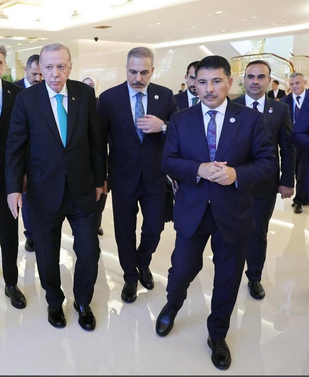 "..aslolan milletin arasından çıkıp ünvan sahibi olmaktır.."

#Cumhurbaşkanlığı Özel Kalem Müdürü Büyükelçimiz Prof. Dr. Sayın Hasan Doğan (<a href="/hasandogan/">Hasan Doğan</a>) hocamız ile dur durak bilmeyen mesai aşkı..

#dünyalideri #receptayyiperdoğan #hasandogan #hasandoğan