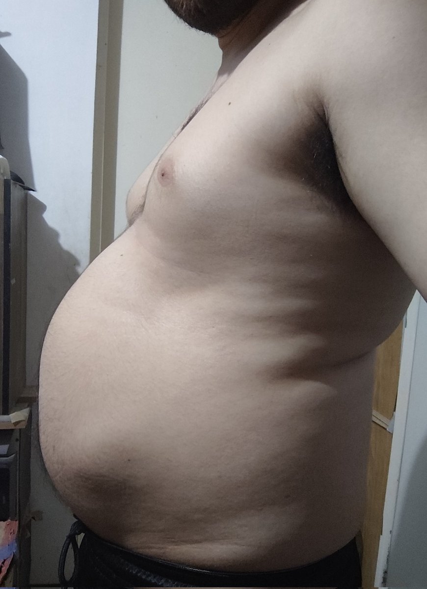 Inflated with Mentos and soda, the sensation is very pleasant. 🎈🥴

#belly_inflation #bloatedbelly #bellyairinflation #bellypumping #bellygrow #gainingweight