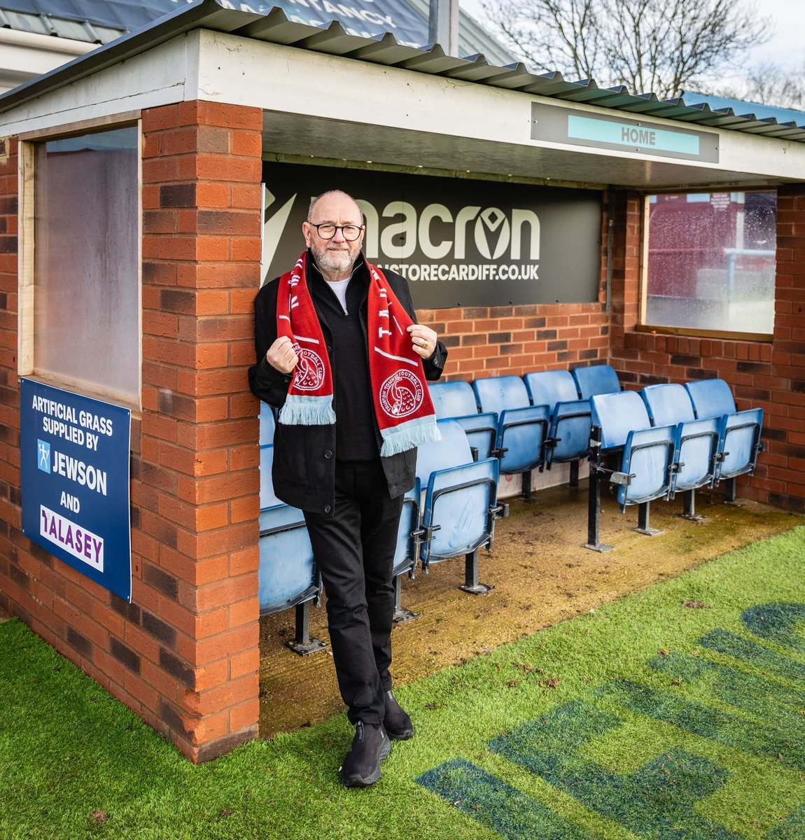 TauntonTownFC's tweet photo. Taking charge for the first time tomorrow 👔 

The Johnson era officially starts tomorrow, and we need every Peacock behind us as we host Gloucester City.

🎟️ Secure your place inside the ground early by purchasing your tickets online.

➡️ https://t.co/B4laBepfwz

#UpThePeacocks 🦚
