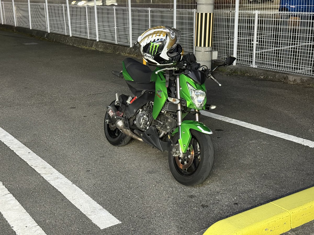 タイヤ交換完了✌️ 代車のPCXから自分のZに乗り換えたら足周りの安心