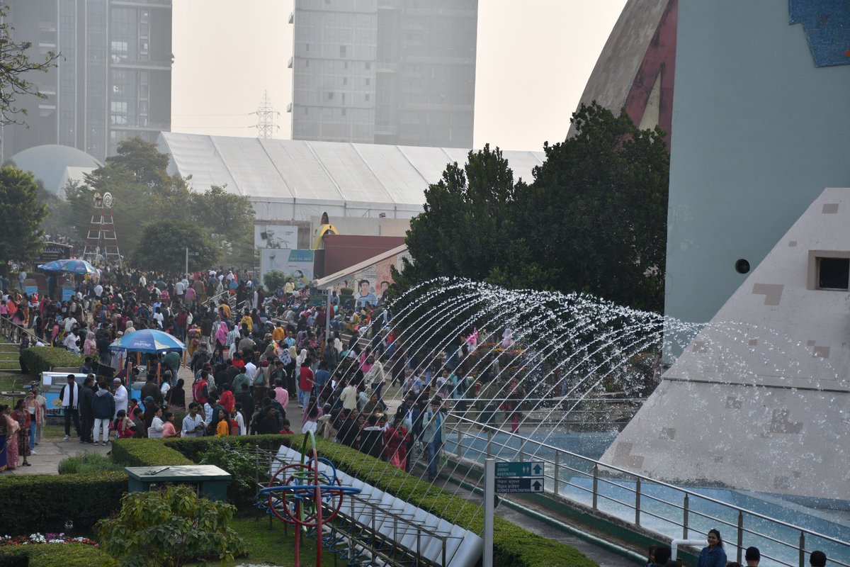 ncsmgoi's tweet image. On #ChristmasDay, @ScienceCityKol, a unit of @ncsmgoi, @MinOfCultureGoI was thronged by more than 22k visitors, as the festive spirit blended seamlessly with science,discovery &amp;amp; joyful learning.

Visit @ScienceCityKol &amp;amp; experience a place where curiosity comes alive for everyone.