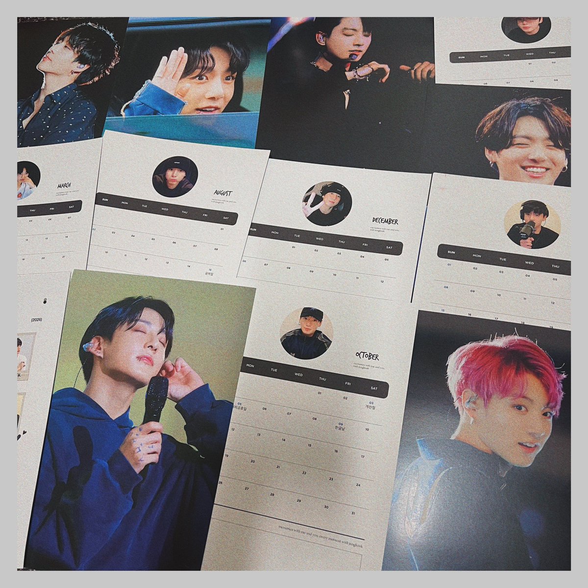 오늘 출고 완료했습니다📦

처음 만드는 포스터형 캘린더라 검수에 시간이 걸렸지만, 만족스럽습니다🥹
기존 공지보다 사이즈도 키우고, 특전도 랜덤이 아닌 전부 넣어 발송했습니다! 그리고 모든 분들께 선착 또는 부채 특전도 함께 보내드렸습니다🐰

따뜻한 연말 보내시고 새해 복 많이 받으세요✨