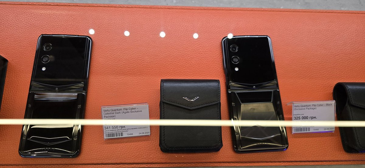 devellloper's tweet image. #Vertu розкладуха за 340к, будь ласка. Купуй не хочу. Щось думав воно вже не існуюче. Виглядає, звичайно, стайл, питань нема.