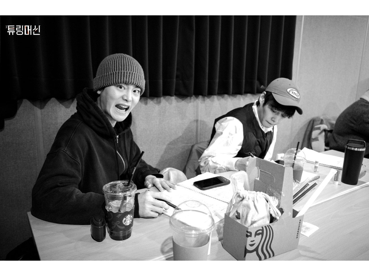 ct_sukyoung's tweet image. ⚙ 튜링의 기록 머신📟 #1
 
Photo by 김진숙 조연출 
IG. jinsook_rm

#무대밖튜링 #연습실비공식 #기록머신