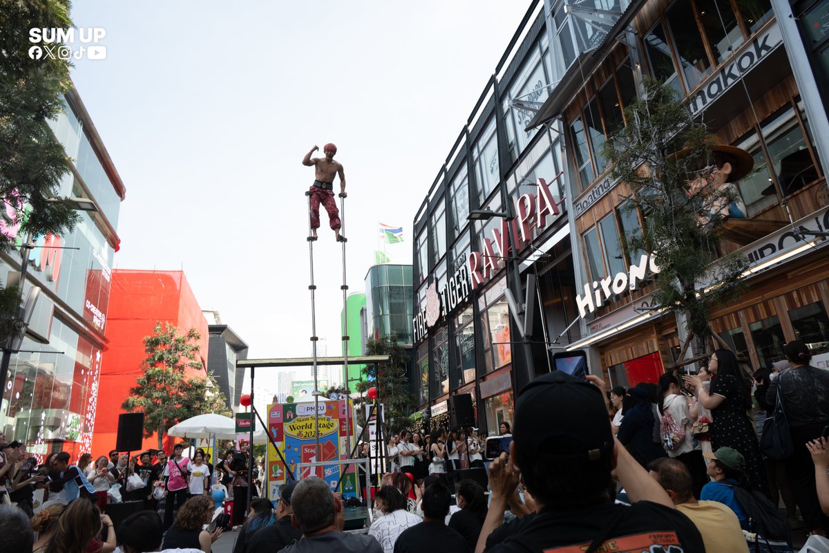 sumup_th's tweet image. 'Siam Street World Stage 2025' อีเวนต์ที่หยิบโชว์ริมถนน มารวมกันไว้ในสยามสแควร์

อ่านต่อได้ที่ FB : sumupth.com/fb

#SiamStreet2025 
#SiamStreetWorldStage2025 
#StreetShow 
#BEX 
#SiamSquare 
#สยามสแควร์ 
#SUMUPVibes 
#SUMUPShot 
#SUMUPTaste 
#SUMUPTH
