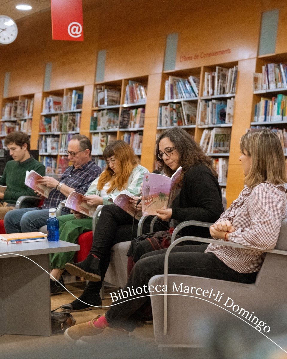 RevistaSolstici's tweet photo. La vuitena Solstici, presentada. El 18 de desembre vam presentar Solstici, vol. 8 a la Llibreria la Impossible de Barcelona. L’endemà, 19 de desembre, la presentació va continuar a la Biblioteca Marcel·lí Domingo de Tortosa. Gràcies a tothom que ho va fer possible. ✨ https://t.co/O0hLBo5jgT