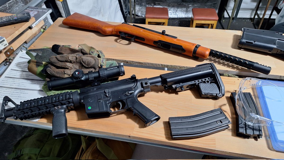 S_PERAWO's tweet photo. 社員サバゲー始まります。
通常ゲーム+射撃競技会 https://t.co/km2b21AnTK