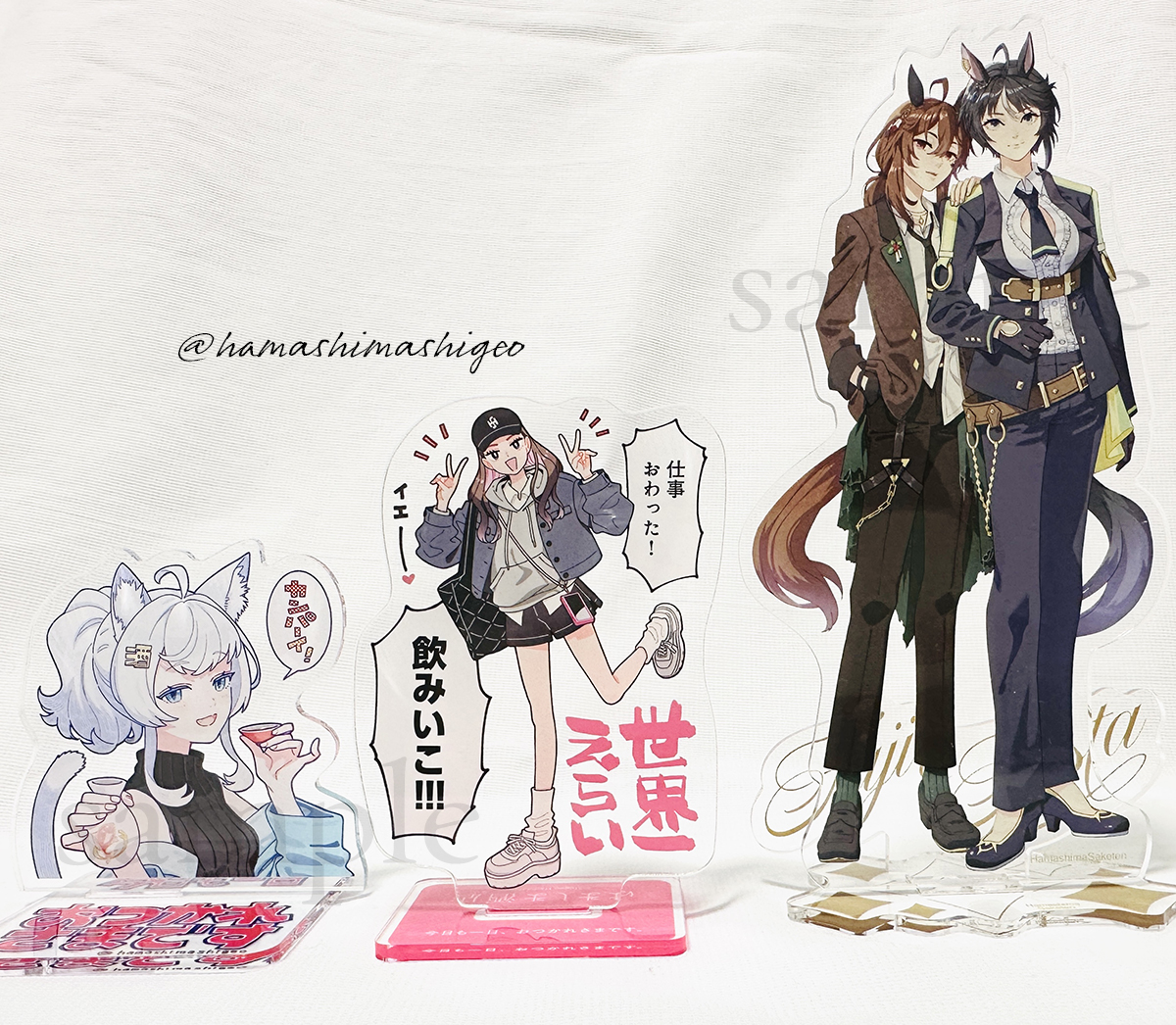 アクリルグッズのサイズ感です📷
フジさんとナカヤマさんのが一番大きいです。ネームプレートは前後どちらでも差せます。
B5の本と並べるとこんな感じです。
オリジナルのしごおわ&乾杯アクスタはお酒を飲む人も飲まない人も連れて行ってください🍻 