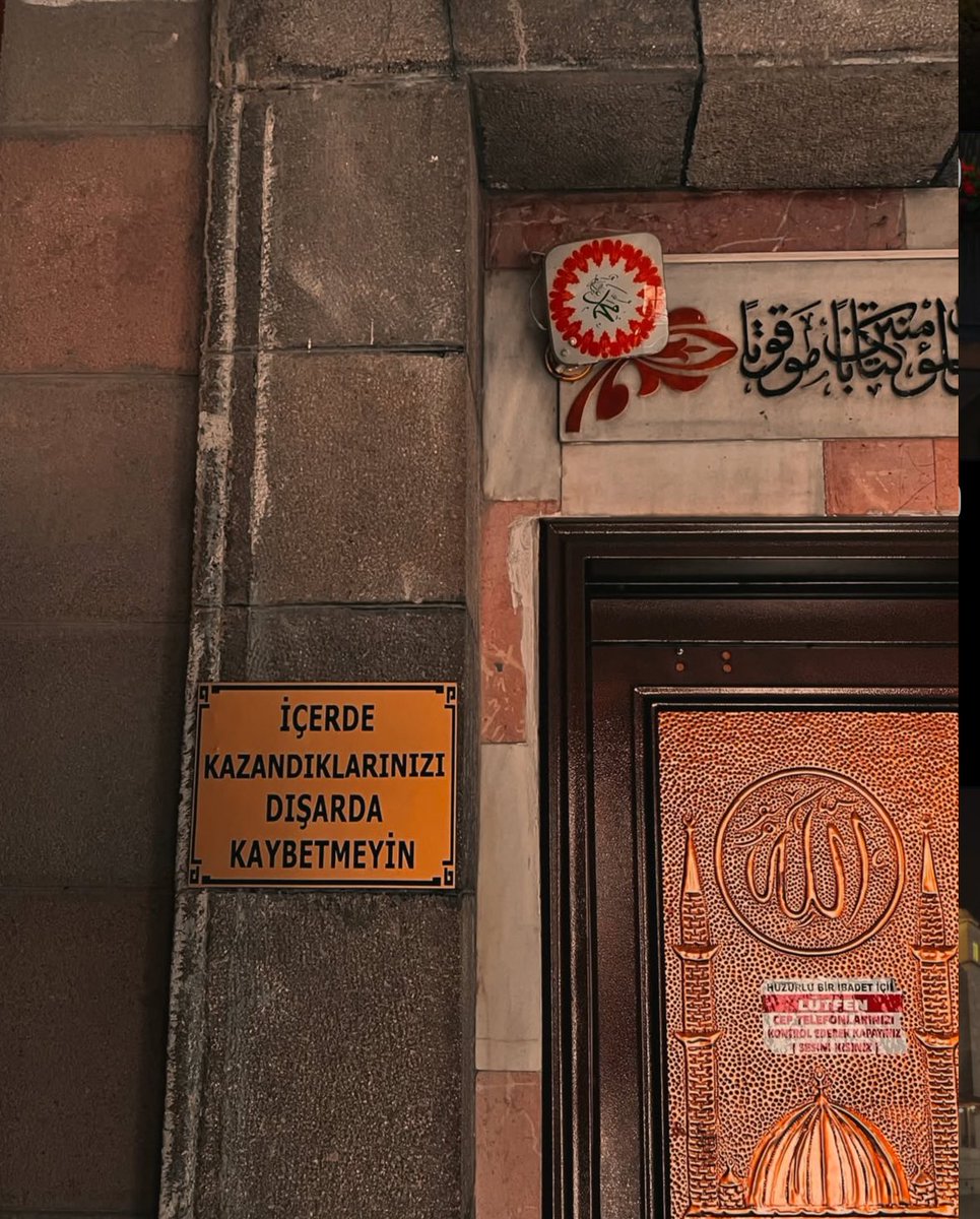 1summanii's tweet photo. hayırlı cumalar https://t.co/tqda7jfXtn
