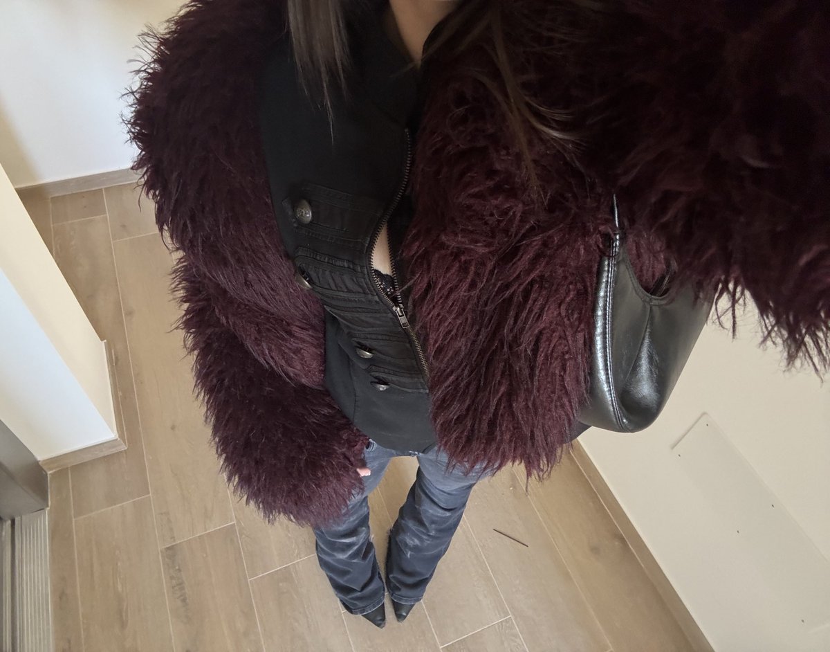 againgio's tweet photo. fit check @ nonna’s https://t.co/qI2TSyD7zp