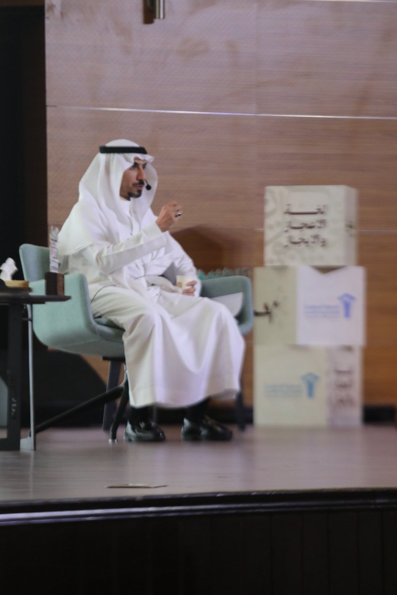 من فنون الخط إلى الهندسة المعمارية ..
ومن الأصالة إلى الذكاء الاصطناعي ..
احتفى فرع جمعية «جستن» بالشرقية بالشراكة مع بيت الثقافة والشريك الأدبي، بـ #اليوم_العالمي_للغة_العربية_2025 ، بمشاركة عدد من الأكاديميين وحضور نوعي من المهتمين.
