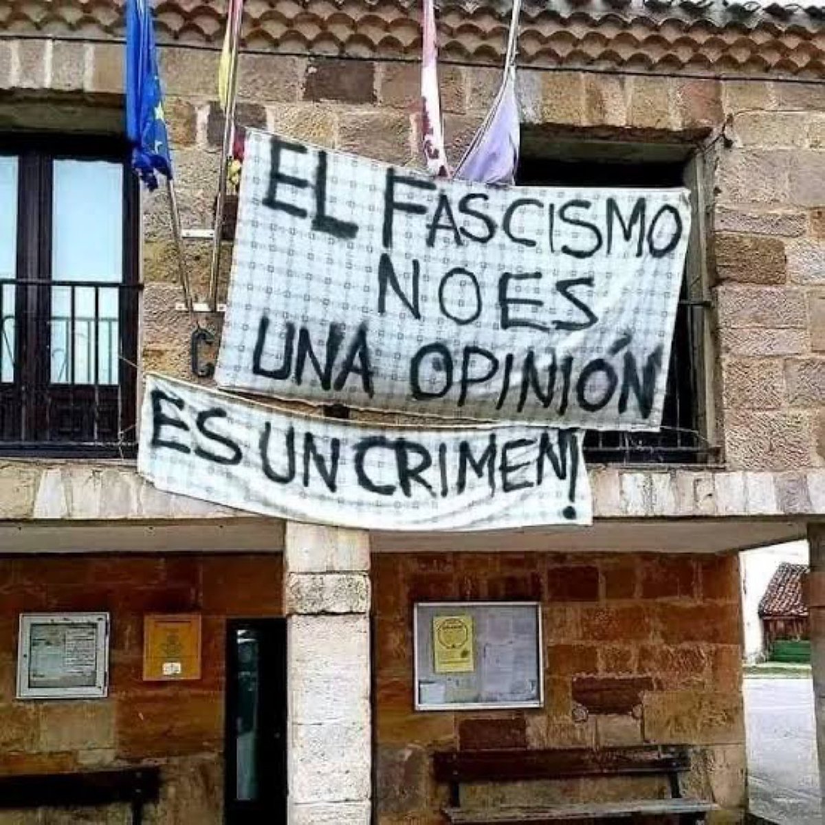 “Faşizm, bir görüş değildir.
   Suçtur!”