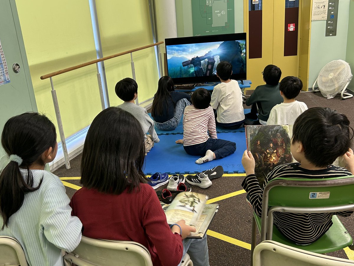 学童D&amp;D
今年最後の学童D&amp;Dはいつもプレイしてるみんなで映画「アウトロー達の誇り」の鑑賞会
PHBやMMを読みながら「今の魔法は何?」とか「今のモンスターこれか！」とかワイワイ言いあって観ました。

楽しい一年をありがとう、来年もまたいっぱい冒険しよう！

#dndj #学童dnd