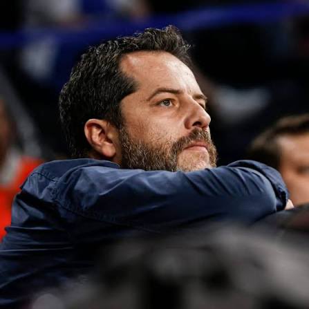 Öyle bir koymuş ki, iki senedir görevde olmadığı hâlde malum camiadan ciyak ciyak ses geliyor. :D