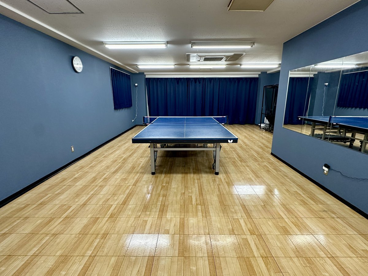 西日暮里店、本日オープンしました！！

YOYO TAKKYUの内観を残す形できれいにリニューアルし、
一方でレイアウトは大幅に変更しました。

ご覧の通り、かなり広いです！！

※対人台が広くなさそうに写っていますが、五反田の対人台とほぼ同じ広さがあります！

早速オープン直後に来店もあり、