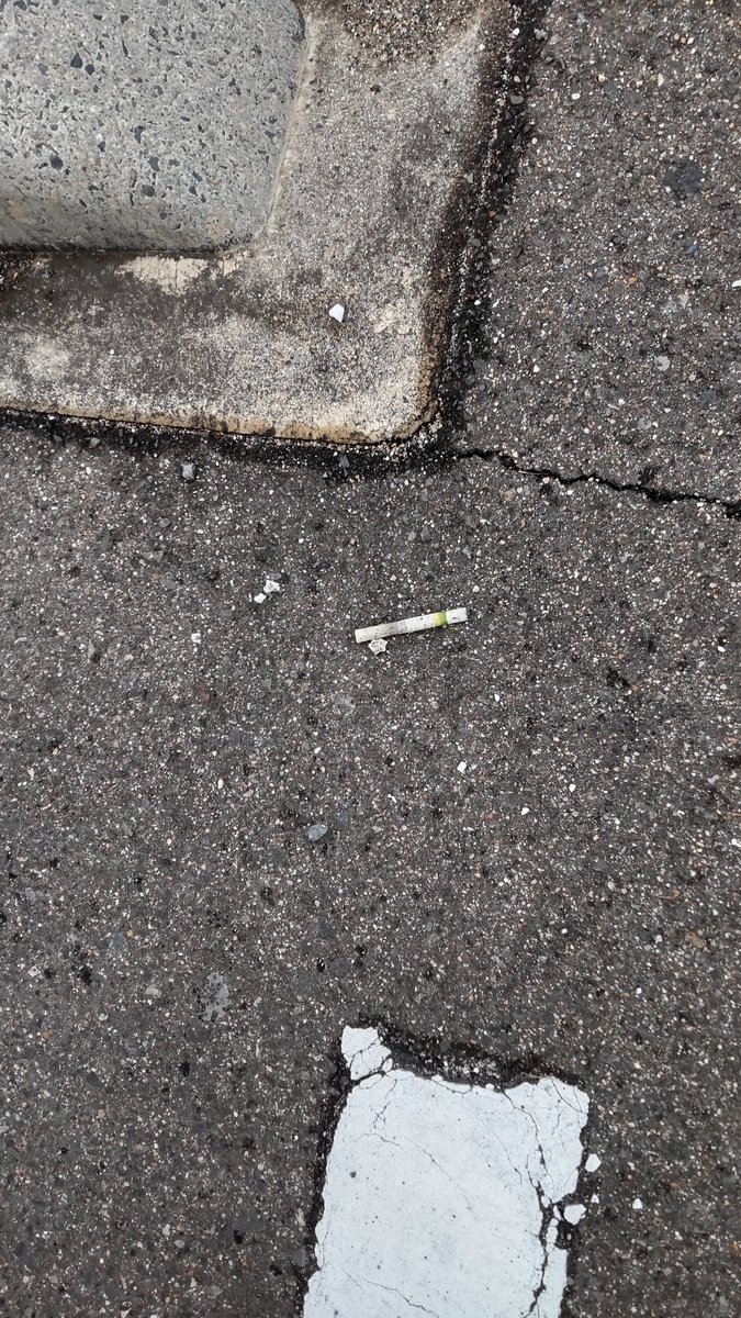 コンビニ駐車場で #ゴミ拾い
✨✨✨✨✨✨✨
#福拾い
#継美隊
#一日一愛