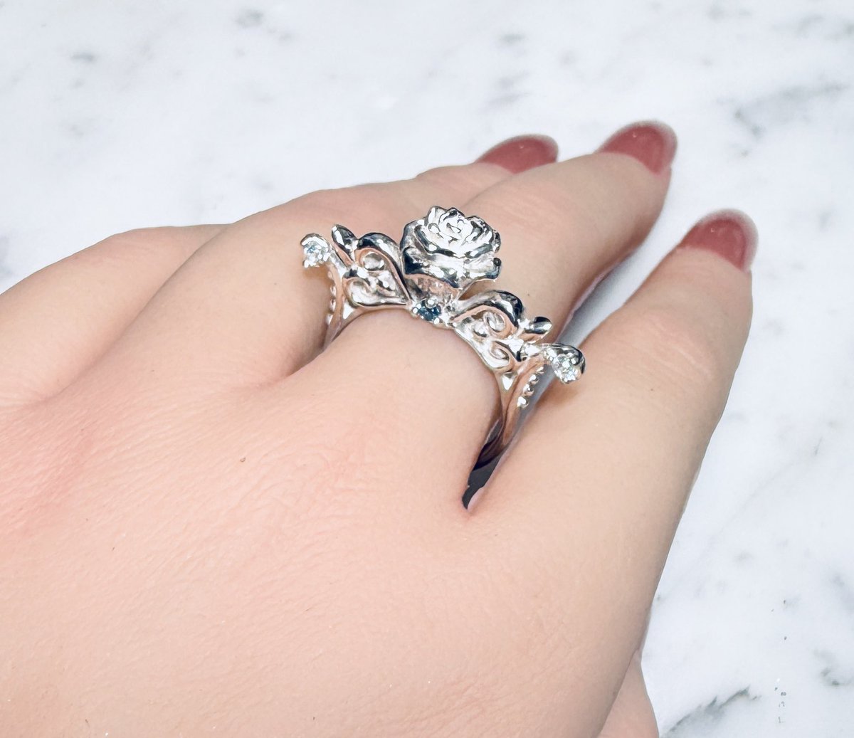 BLUE_ROSE_KIYO's tweet image. お待たせしました✨🙏

今年最後のBLUE ROSE プレゼント🎁企画ですよ❣️

今回は、やはり薔薇🌹💍
指輪を前後から見るとハート系のゴシックデザインの指輪を１名様❗️
仕上げと石を選べます💎

KIYOをフォローと いいね ＆ リポスト

〆切は、12/31まで🙇‍♂️
沢山のご参加を是非✊

発売記念中は25%OFF🉐🔥