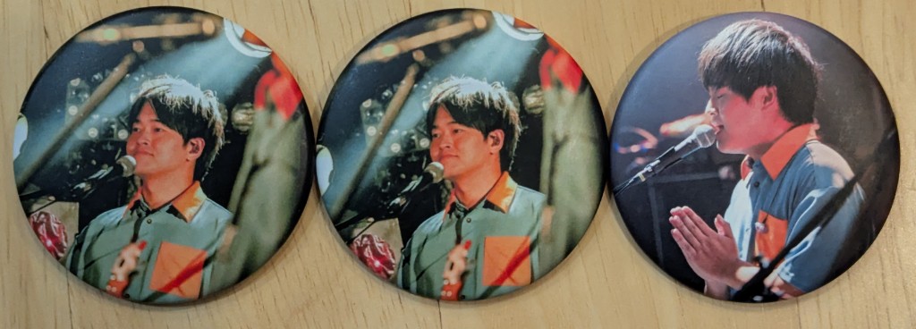 usf15877984's tweet photo. ウルトラ寿司ふぁいやー缶バッジの交換もしくは売買お願いします

【求】画像にない4人の缶バッジ
【譲】なめちゃん缶バッジ https://t.co/WGyanSQ30E