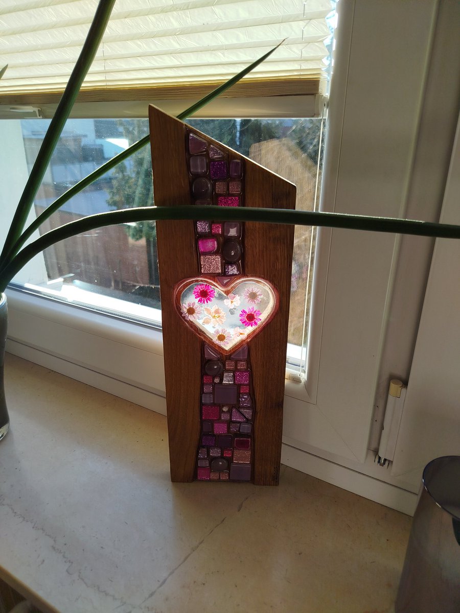 Schaut mal was der Weihnachtsmann mir gebracht hat.
Jetzt hab ich eine eigene Stele.
Danke lieber Weihnachtsmann, danke liebe <a href="/maro16091/">Maro1609</a> für die tolle Arbeit. Sie ist wunderschön.😘❤️
#twitterrudel