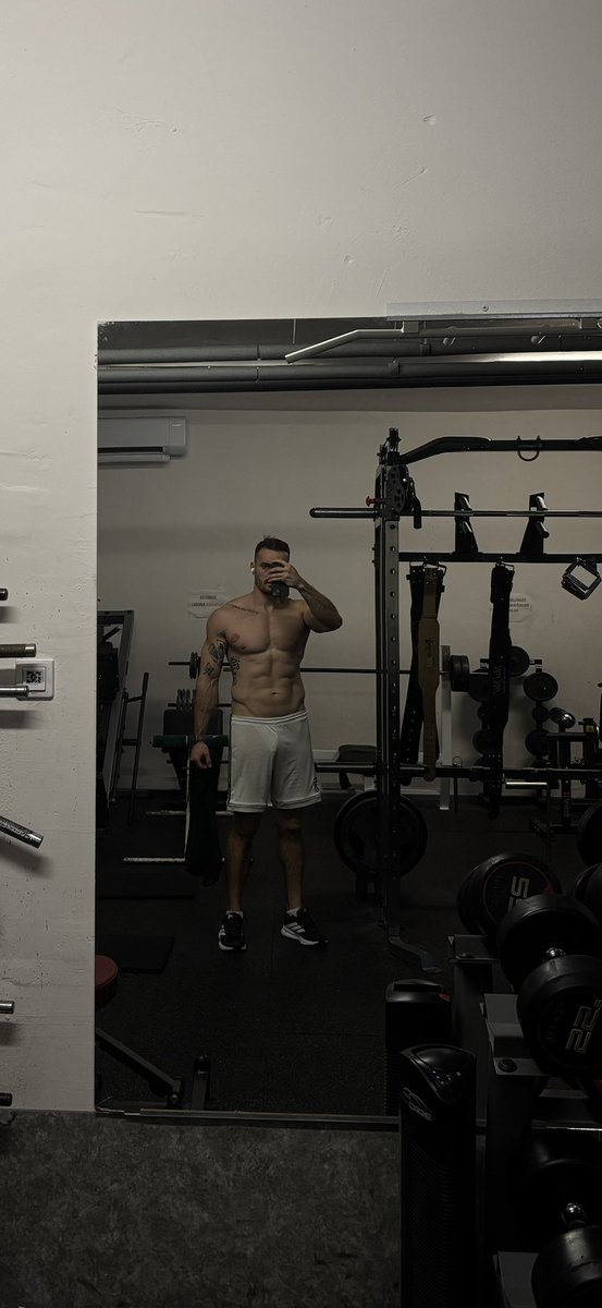 MarioSust's tweet photo. Christmas routine #fitness https://t.co/6rnvewKPXX