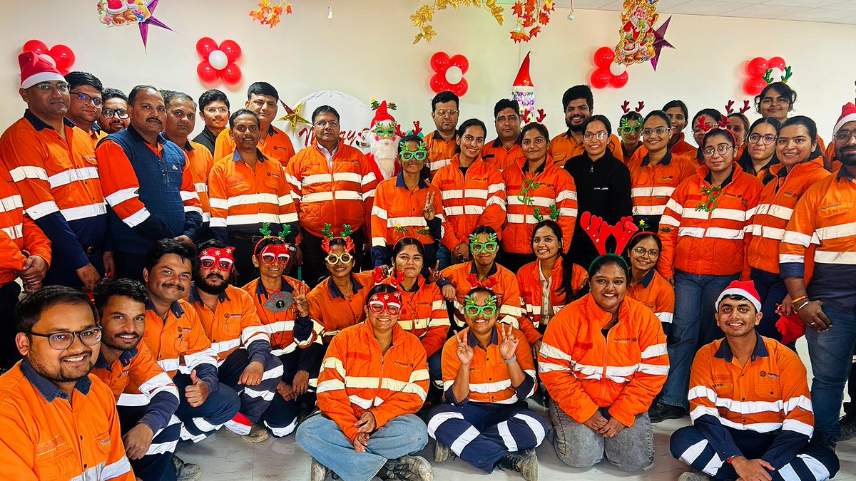 Hindustan_Zinc_'s tweet photo. Santa made a stop across Hindustan Zinc offices, and clearly, the #AmaZinc spirit was on his nice list.
From festive corners to big smiles, Christmas at HZL was all about joy, togetherness and a little sparkle at work.
#HindustanZinc #HZL #ChristmasCelebration https://t.co/OdyV64DFsV
