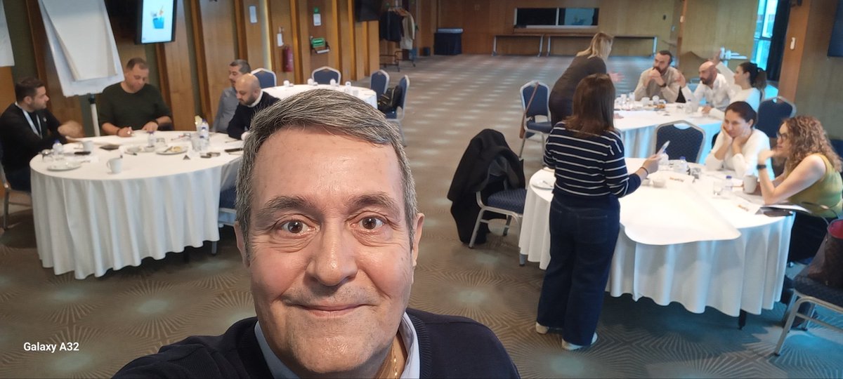 Rbayrac's tweet photo. Bugün günlerden "Etkin İş ve İnsan Yönetimi" 4. Modül ikinci gün.  Katılımcılarımızla değişim ve stratejinin işimizi nasıl etkilediğini deneyimliyoruz. #eğitim #enr #strateji #vuca #mavi #okyanus #kisiselgelişim #pest #ismodelikanvası #expanscience #lider https://t.co/FMPjE0BShD