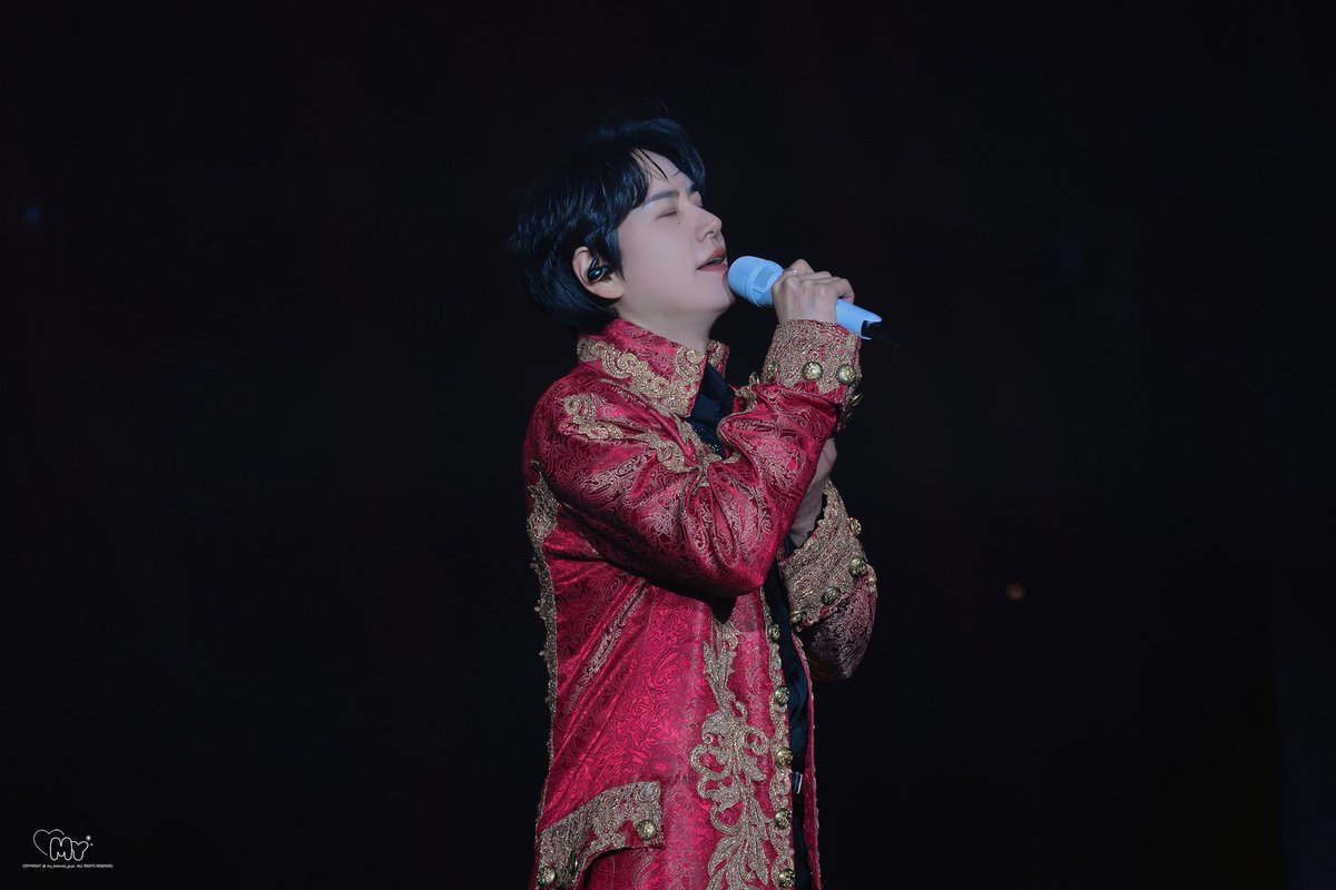 my_beloved_guys's tweet photo. 251219 The Classic #규현 #KYUHYUN 

❤️🖤 https://t.co/vaucjEL730