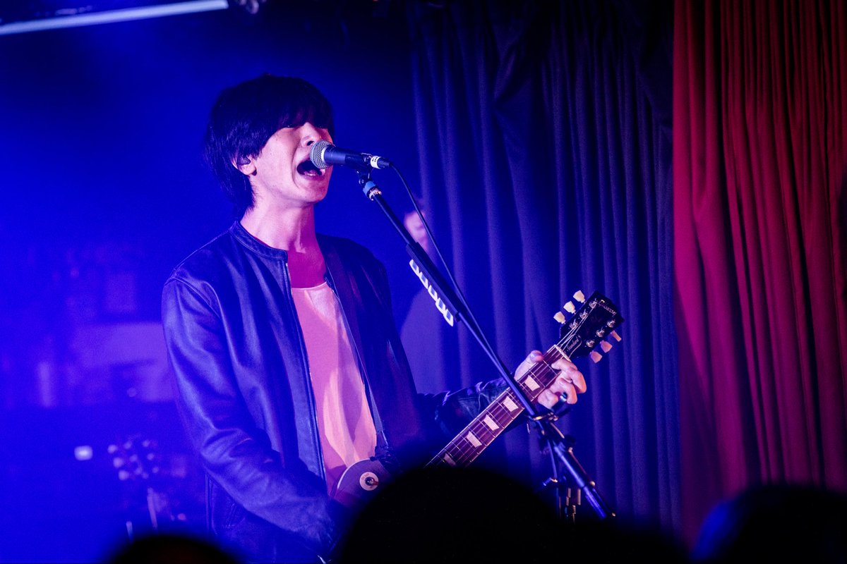 tokyo_countdown's tweet photo. 【Sunny Girl】若さや青さと笑われるほどひたすらでいること。Sunny Girlがあまりにもがむしゃらに叫ぶから、ひとつずつ全部思い出せた。積み重ねた時間の先でそれぞれの生活が交わる場所ライブハウスが、ロックバンドが、正解も不正解も正解にしてくれるから、今日が明日に進む。
#TOKYOCOUNTDOWN2025 https://t.co/ZpiBukNFT3