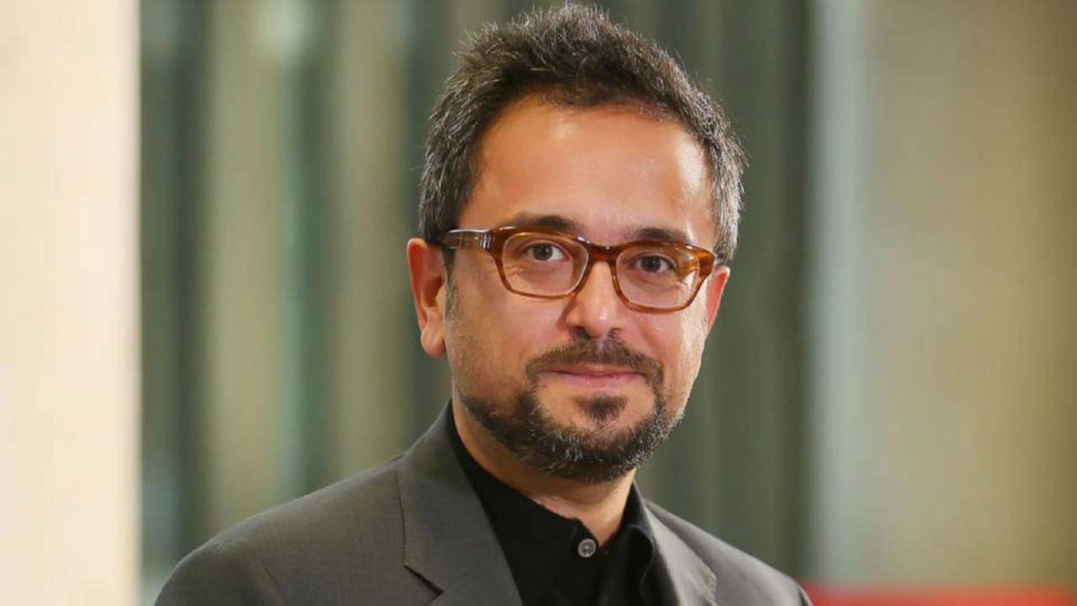 BirGun_Gazetesi's tweet photo. 960 milyon dolar serveti bulunan Ali Sabancı, geçinemiyormuş: 

"Benim maddi emellerim var. Ben geçinemiyorum. Yani arzu ettiğime kıyasla geçinemiyorum"

https://t.co/Hj7Lm5Wo6S https://t.co/t6qLZeqpe9