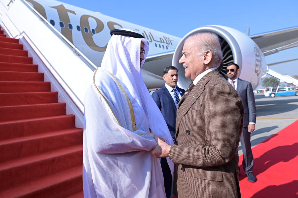 Prime Minister Muhammad Shehbaz Sharif welcomes President of UAE H.E. Mohamed bin Zayed al-Nahyan upon his arrival at Noor Khan Base today.

(Rawalpindi: 26 December, 2025)