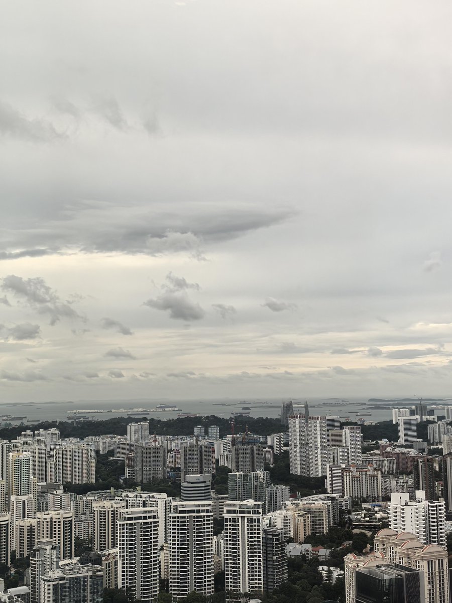ChoiJi_a's tweet photo. Photos from yesterday and today.  yesterday was lively, while today there’s much less cheerful laughter. #Singapore #Photography #Dailylife #Scenery #BusinessTrip #싱가포르 #사진 #일상 #풍경 #출장 ## https://t.co/0UtrL0kDvW
