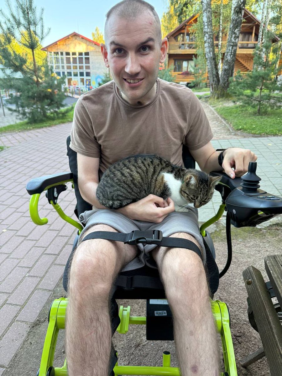 vsheredeha's tweet image. ми все ще продовжуємо збір для важкопоранених бійців, які мають дуже важкі ураження головного та спинного мозку, і намагаються буквально вчитись жити знов.

вони віддали дуже багато за те, щоб ми могли вільно ходити у своїй державі по своїй землі. тепер вони самі заново виборюють…