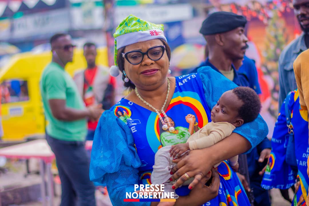 MMubama's tweet photo. 🛑 Kinshasa actualité  NOËL 2025
 Elle a promis et elle a réalisé 
Hon. Norbertine Matanda fête avec les orphelins de Lemba et de Kisenso, ainsi qu’avec les enfants de la rue de Lemba.
Mini des produits alimentaires et des vêtements
Merci maman lumière pour votre générosité 🙏🙏 https://t.co/BnZNo33Na9