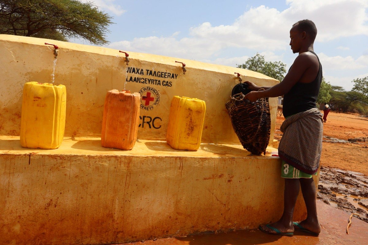 The <a href="/ICRC/">ICRC</a> continues to support conflict-affected communities across #Somalia access clean and safe water.
 
In Sagaal-Geed village in Buloburte, Hiraan region, the recently rehabilitated hand-dug well now serves more than 2,000 people.