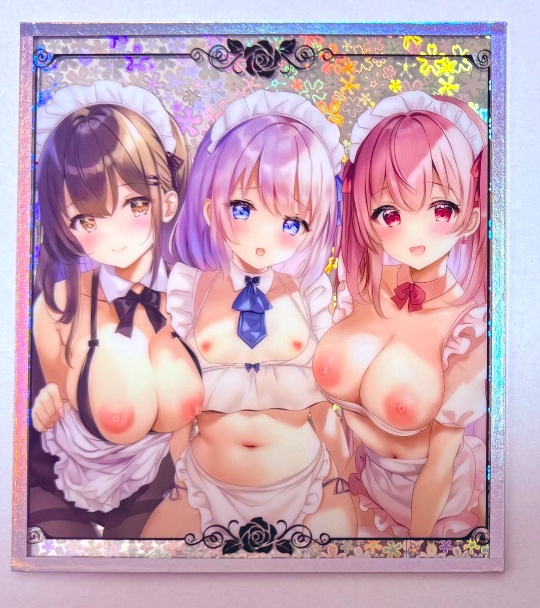 コミケでトレーディングミニ色紙やるんですが当たりの複層アクリル色紙のみ数枚だけ直筆サイン入れました!当たったら超ラッキー✌️あと特賞で手描きミニ色紙も入れますのでお楽しみにー!チノちゃんは1日目ア23a、オリジナルは2日目ユ48abです!遊びにきてねー🥳 