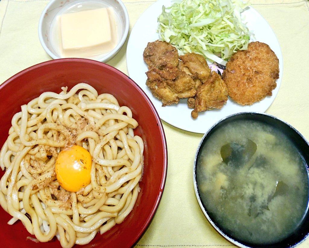 ＃夕飯
釜玉うどん、揚げるだけカレー唐揚げ、惣菜コロッケ、卵豆腐🎵
カレー唐揚げめちゃうま🥰