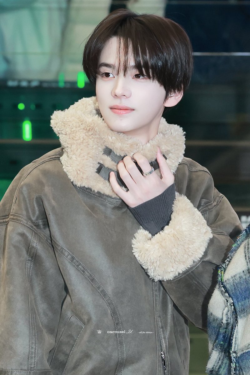 carousel_U tweet media