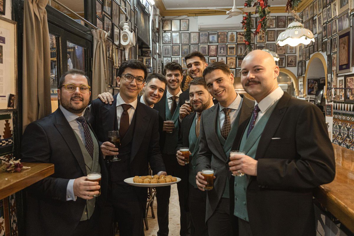 Antonio se casaba a las 12. ¿Sabéis dónde estaba a las 11:30?